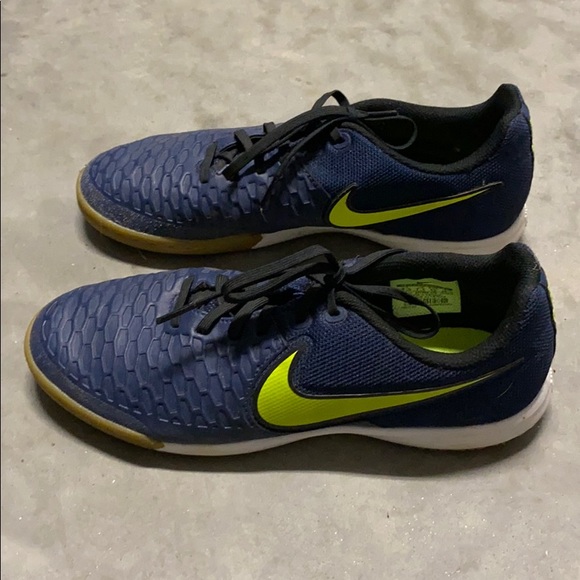 indoor soccer shoes nike